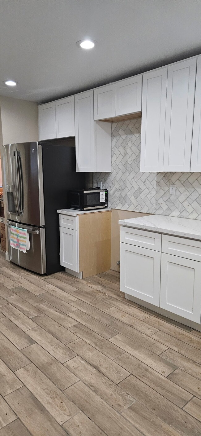 Photo - 3139 E Lyell Ave