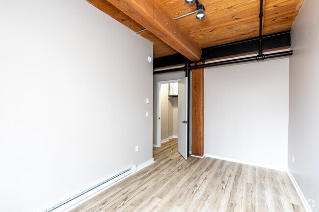 2BR, 1BA - Bedroom