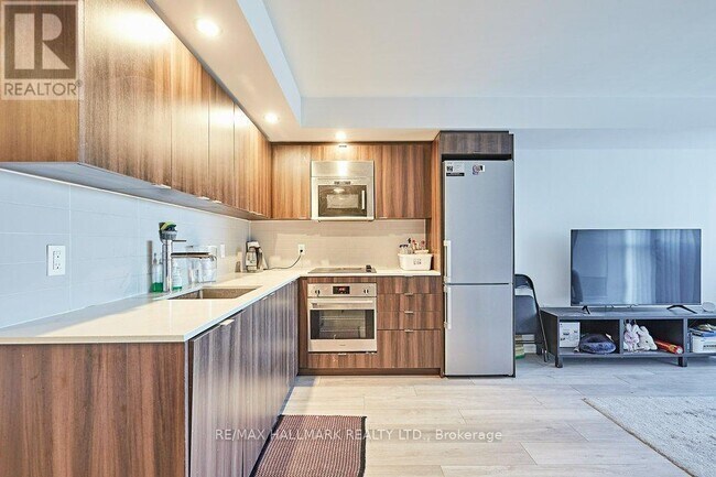 Photo - 225 Village Green Square Unit 1804