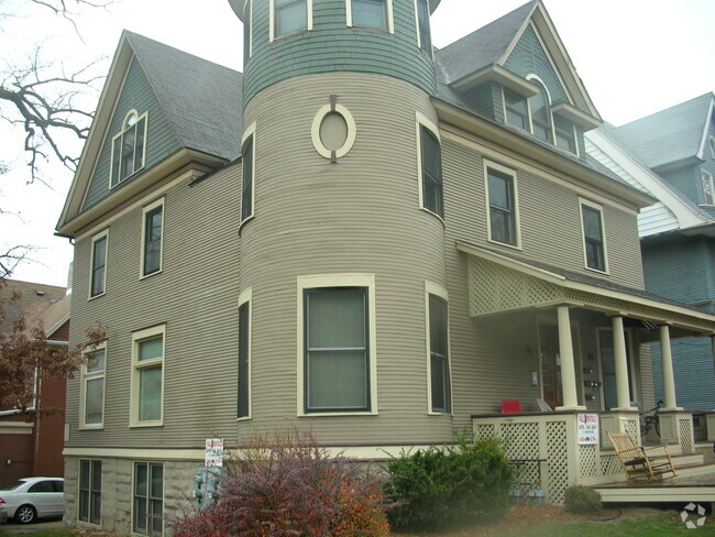 Building Photo - 304 N Carroll St Unit 4 Rental