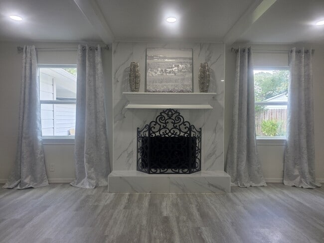Photo - 1507 Village Green Ct
