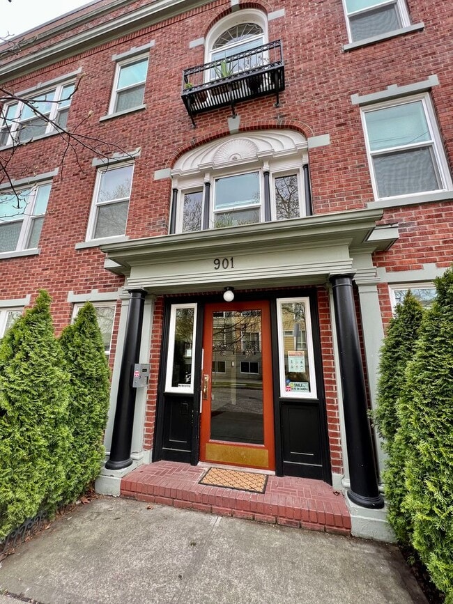 Classic Living at the Novell! Close to UW ... - Classic Living at the Novell! Close to UW ... Condo Unit 201
