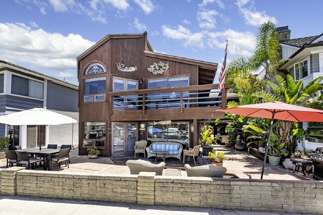 Building Photo - Fully Furnished Island Life Waterfront Ret... Rental