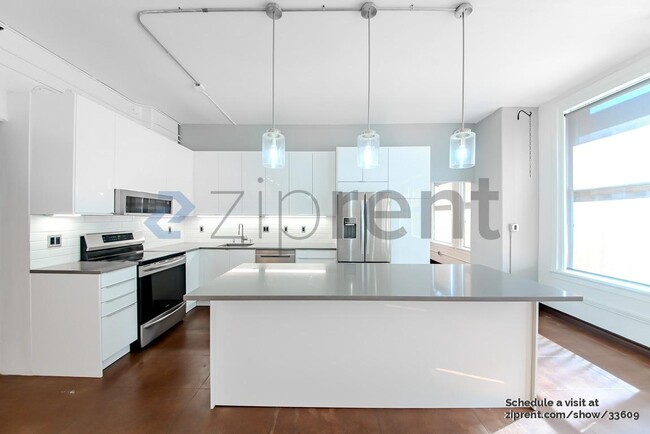 Photo - 215 W 7th St Condominio