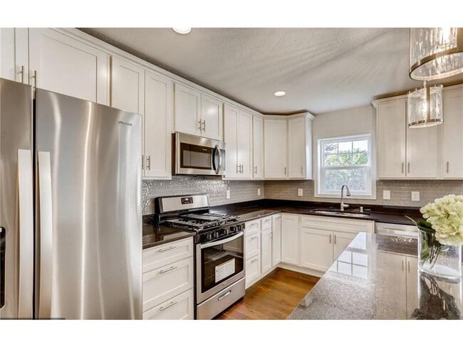 Photo - 5520 Lindsay St