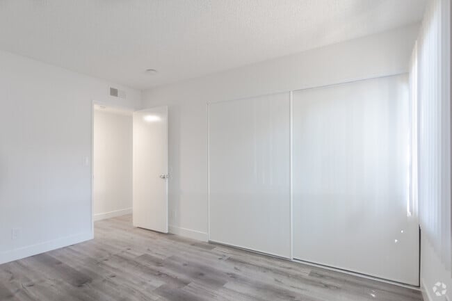 2BR,2BA - 945SF- Bedroom