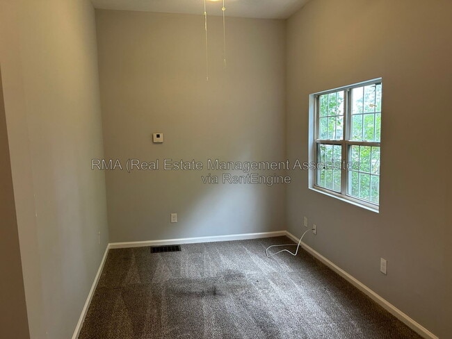 Photo - 631 W Poplar St Unit B