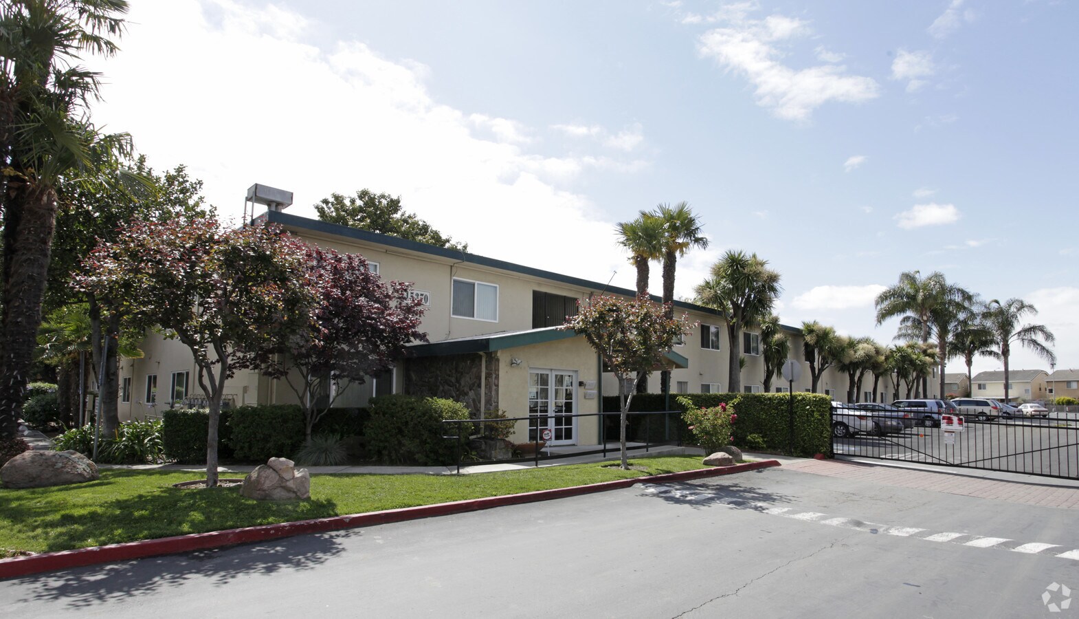 Photo - Las Palmas Apartments