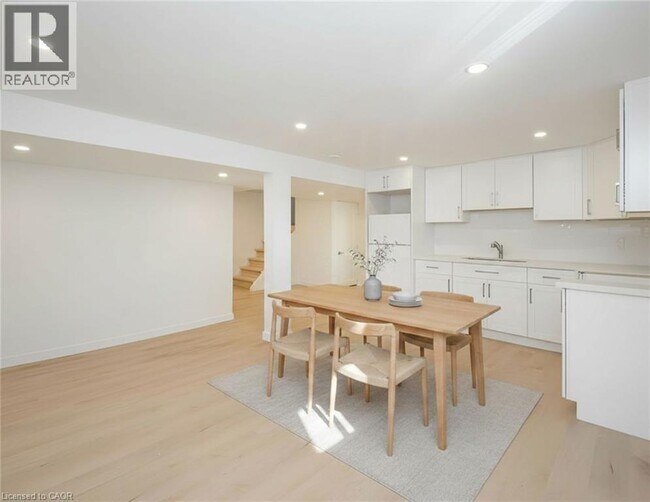 Photo - 781 9th Ave