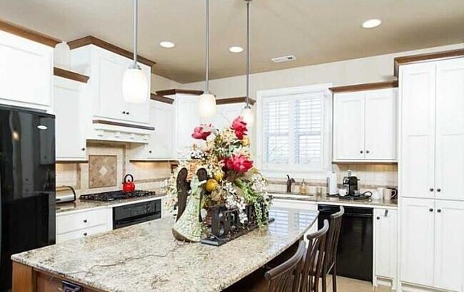 2590 E Carnation Ct
