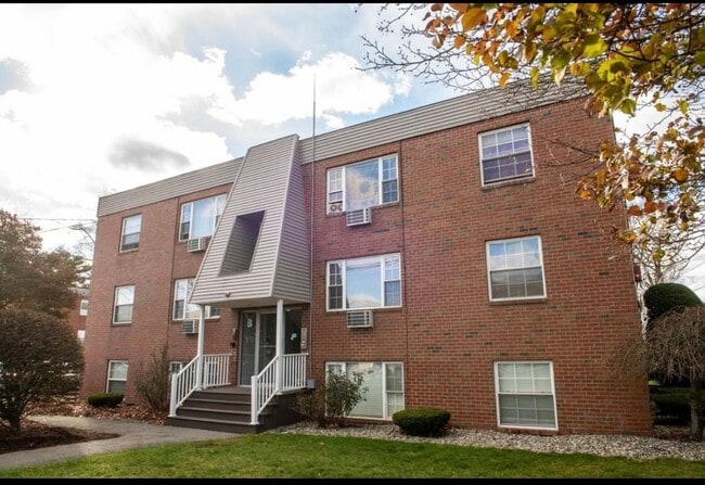 Building Photo - 99 Cluff Rd