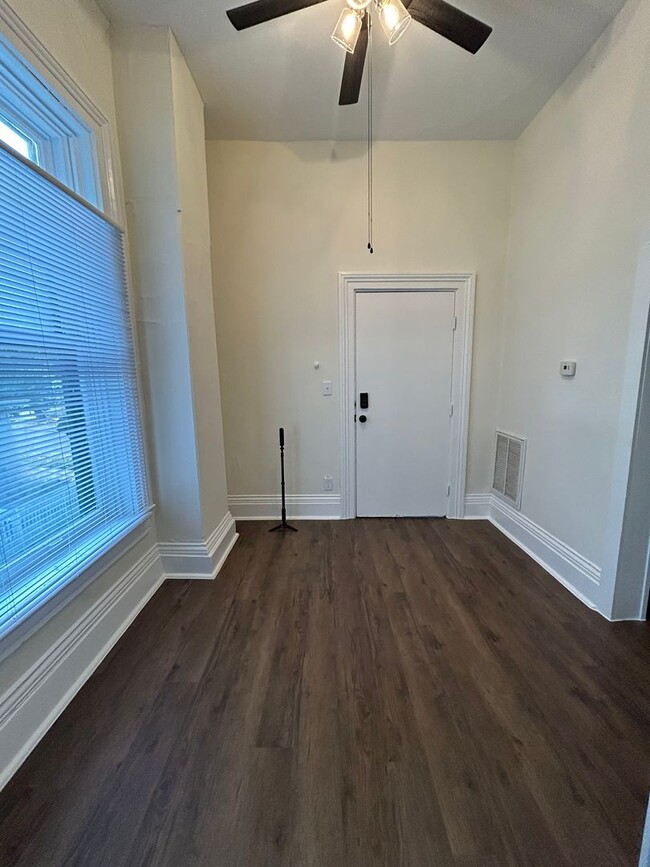 Photo - 1214 Columbia St Unidad #3