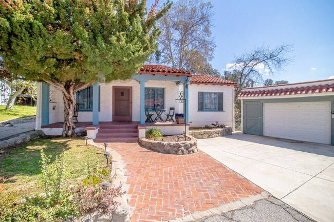 Photo - 1454 Pacific St