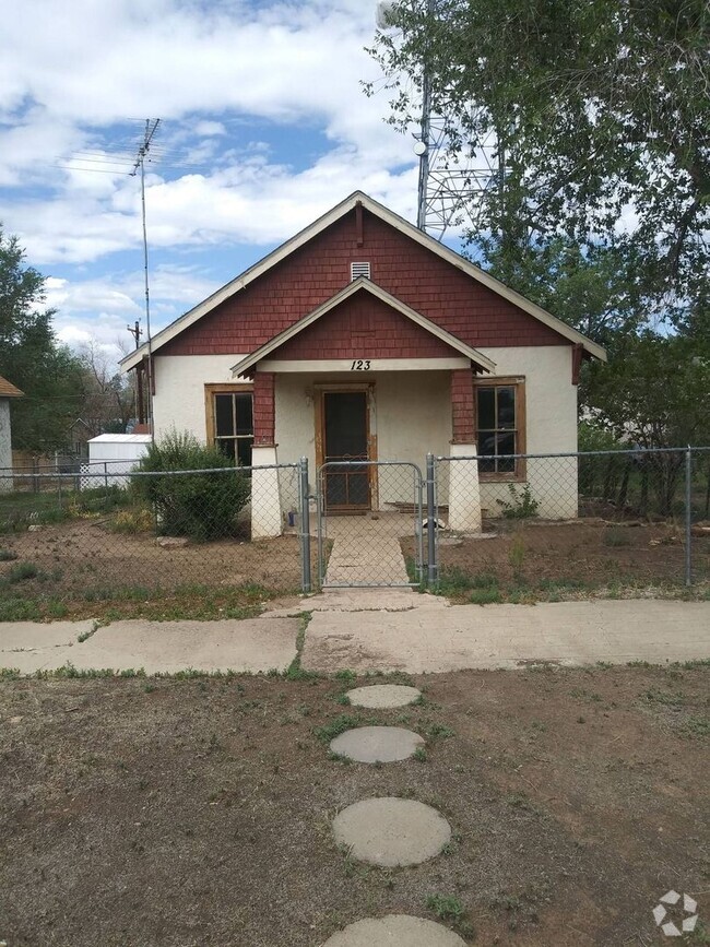 Building Photo - Historical Home