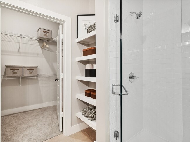 flatiron_interior_bathroom closet