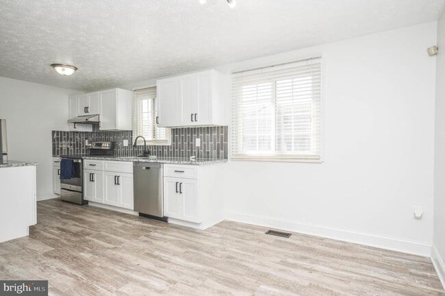 Photo - 14550 Farmcrest Pl