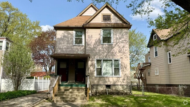 Building Photo - 212 Elgin Ave Unit 212 Elgin Ave. -  #2 Rental