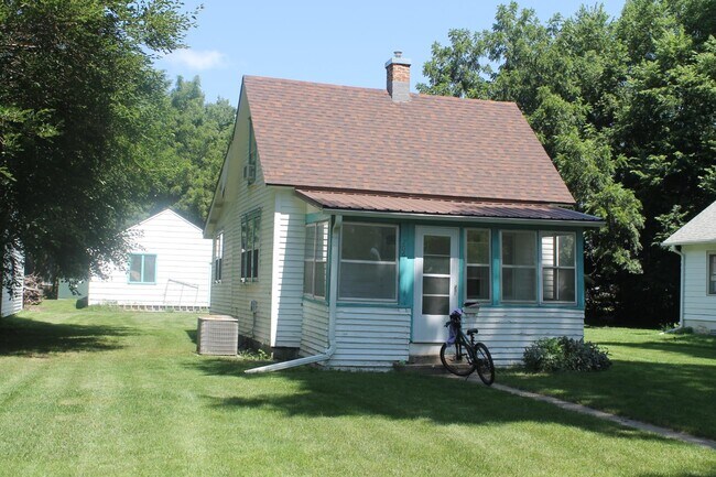 Photo - 706 E Lewis St