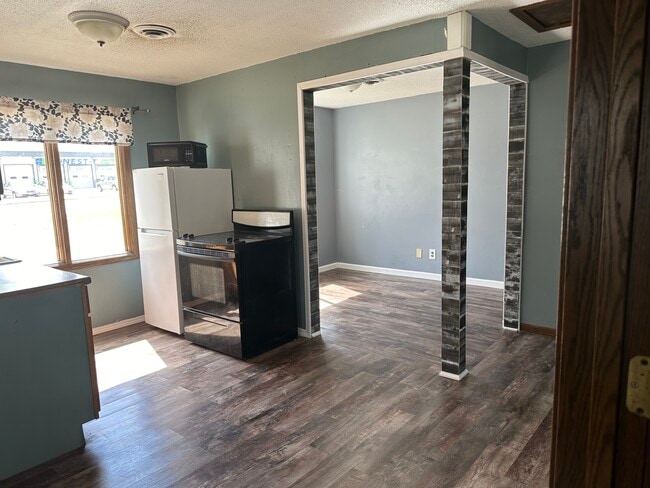 Photo - 1122 S Oak Ave