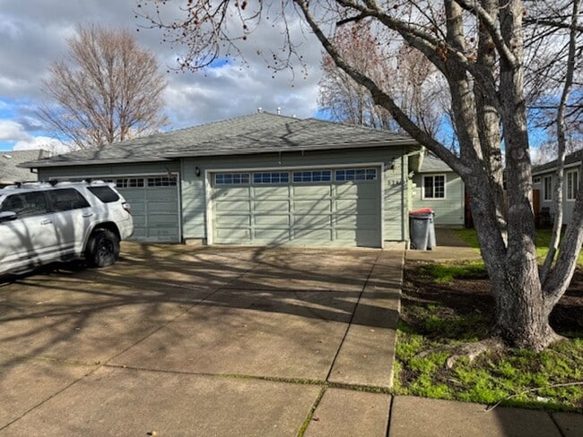 Building Photo - 572-574 COUNTRYSIDE Unit 574