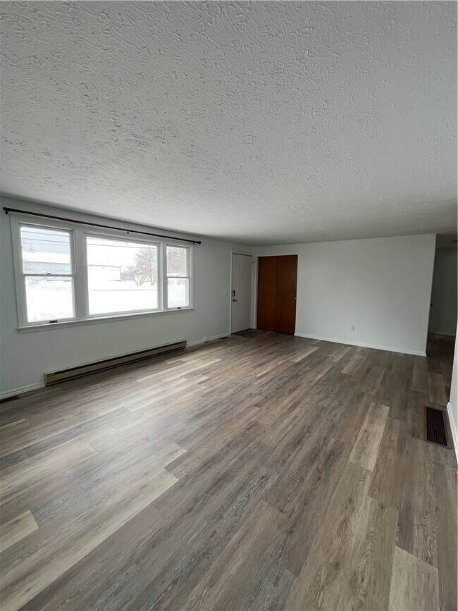 Photo - 7026 Lake Ave