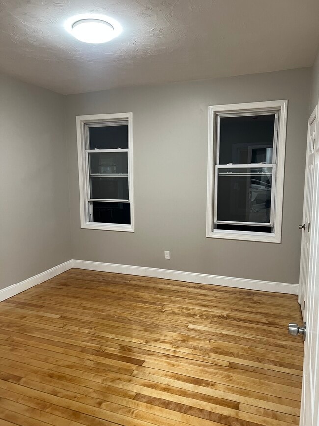 Bedroom 1 - 49 Waverly St Unit Apt.2