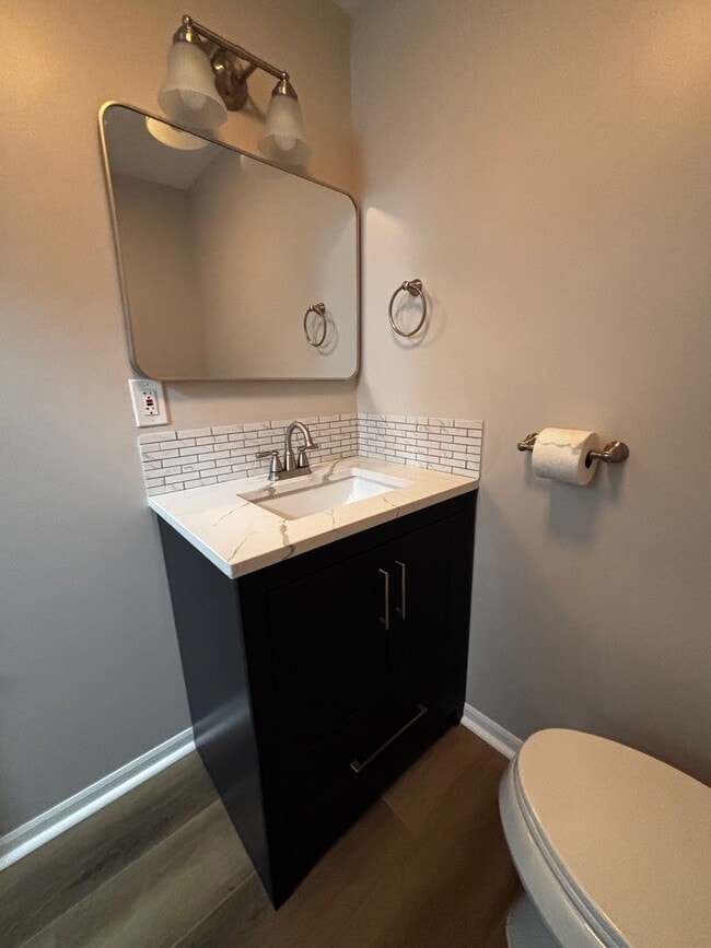 Photo - 981 Yale Ave