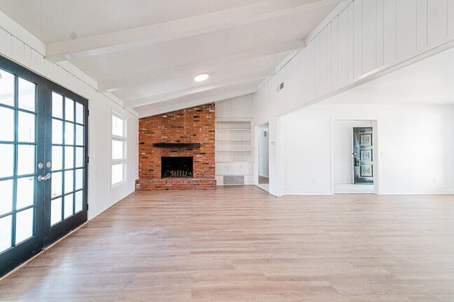 Photo - 2114 56th St