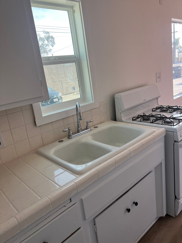 Building Photo - 3110 Livonia Ave