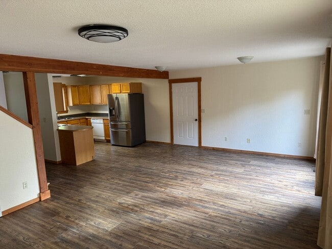 Photo - 697 Waverly Pl