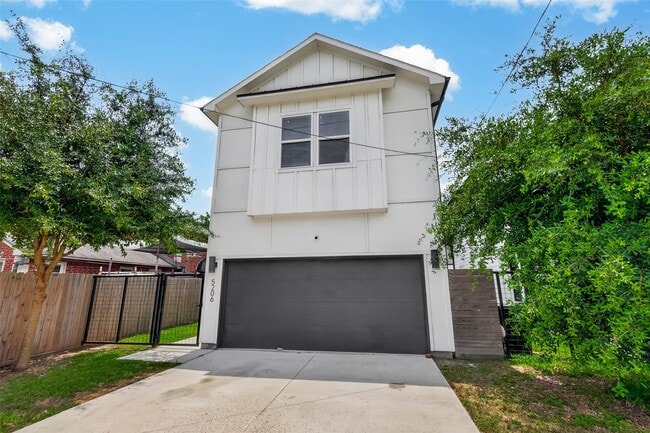 Photo - 5206 Firnat St