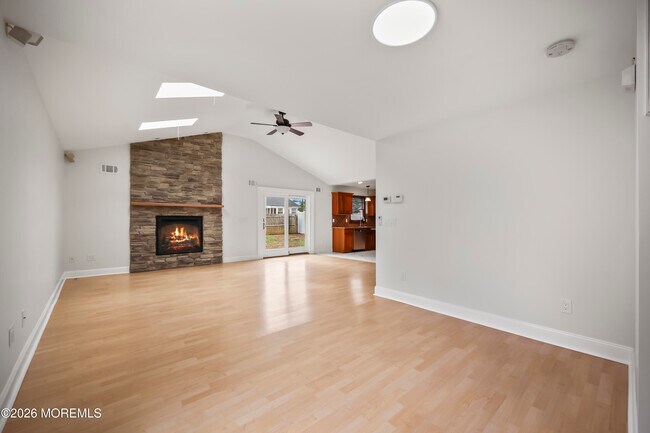 Photo - 18 Fierro Ave