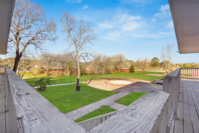 Photo - 1803 S Oak St