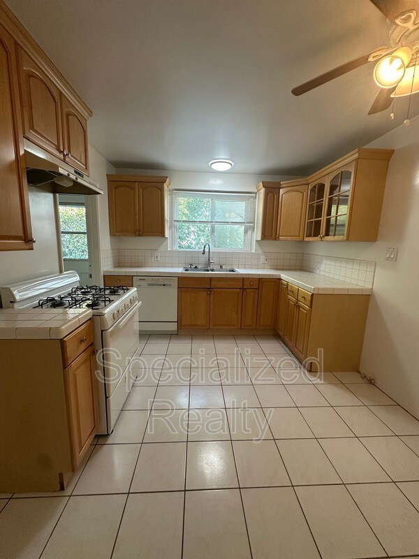 Photo - 771 E Doran St