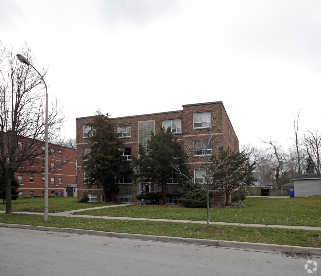 Photo - Oakridge Apartments