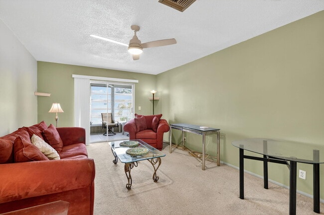 Building Photo - 2152 NE 1st Way Unit 205