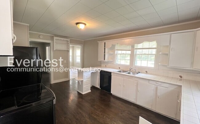 Photo - 795 Heflin Ave E