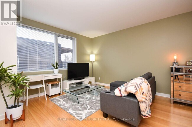 Photo - 1014 Bank St Unit 303