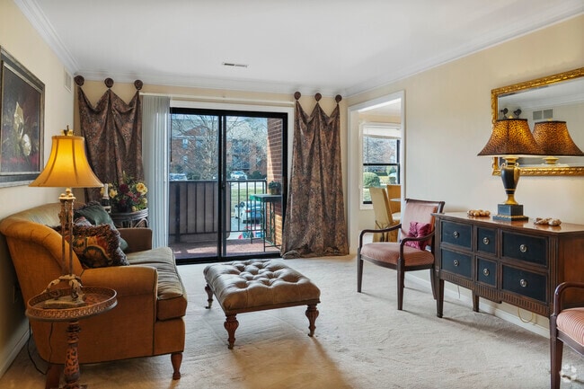 The Berkshire - Living Room 2BR - 1.5BA - 1037SF - West Chester Place