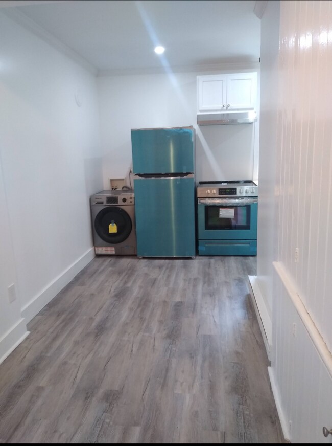 902 Warren St Unit 2 Second Floor