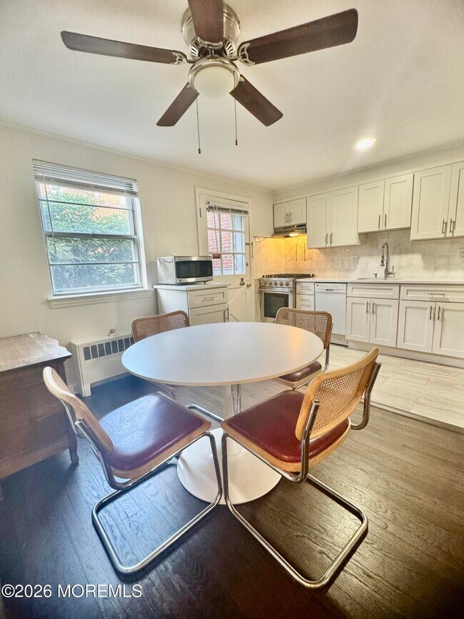 63 Manor Dr