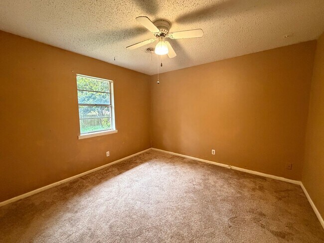 Photo - Discover this comfortable 2-bedroom, 1-bath home in Russellville, AR.