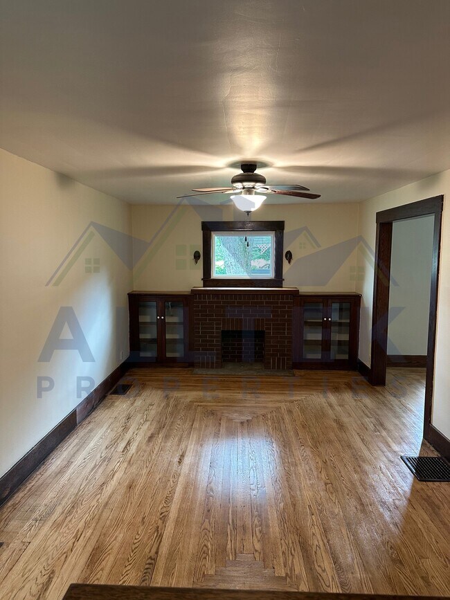 Photo - 11900 Market St