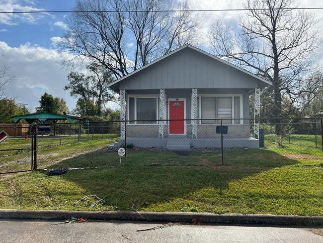 Building Photo - Gorgeous all renovated Home in Beaumont, TX!