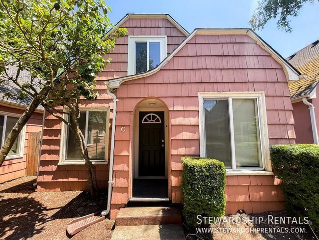 Building Photo - 1376 W 6th Ave Unit C