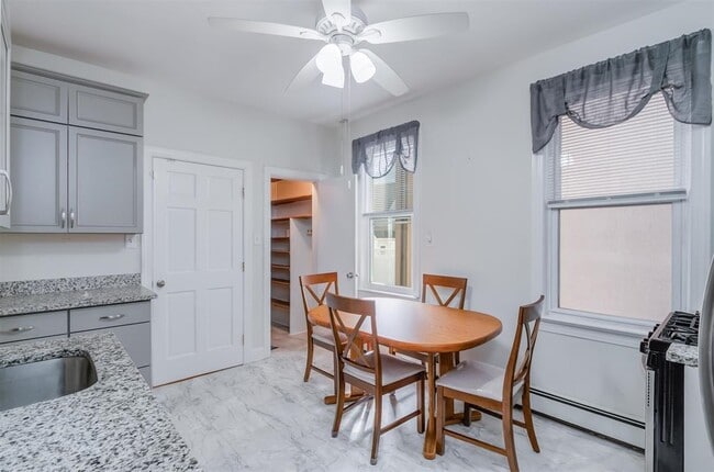 Photo - 120 W 50th St