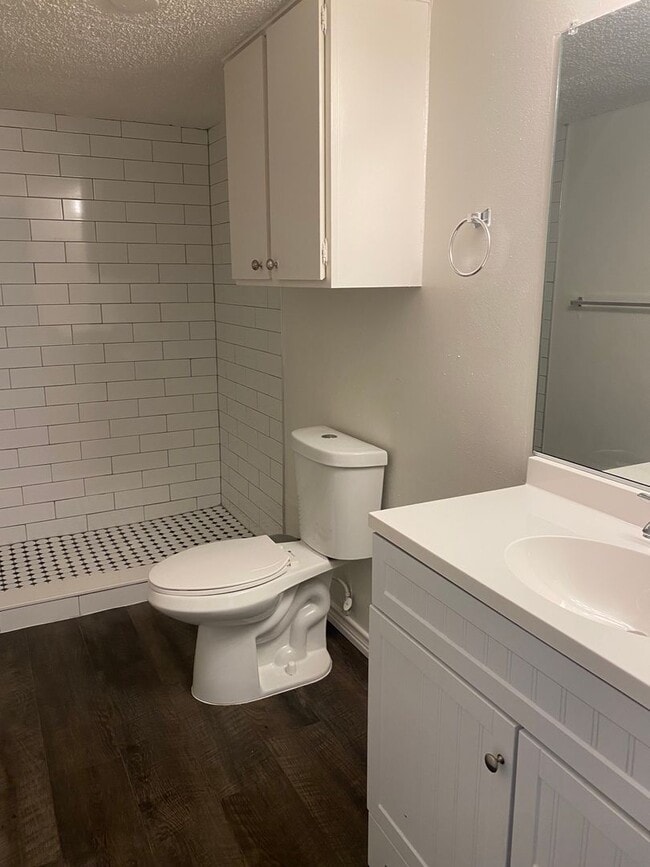 Photo - UT PRE-LEASE: 3 bed/2 bath Condo w/ Fireplace, Cathedral Ceilings in bedrooms