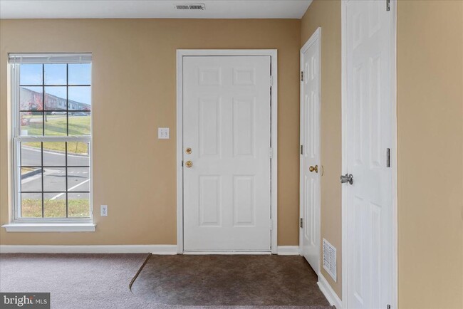 Building Photo - 400 Emily Ln