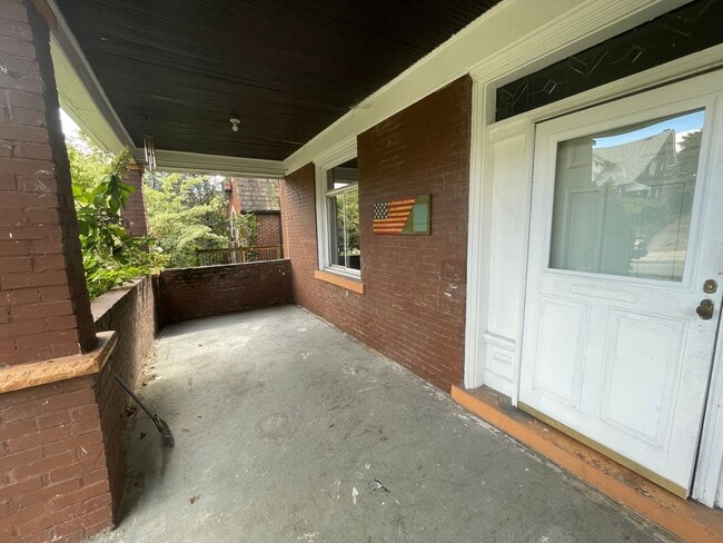 2804 Main St