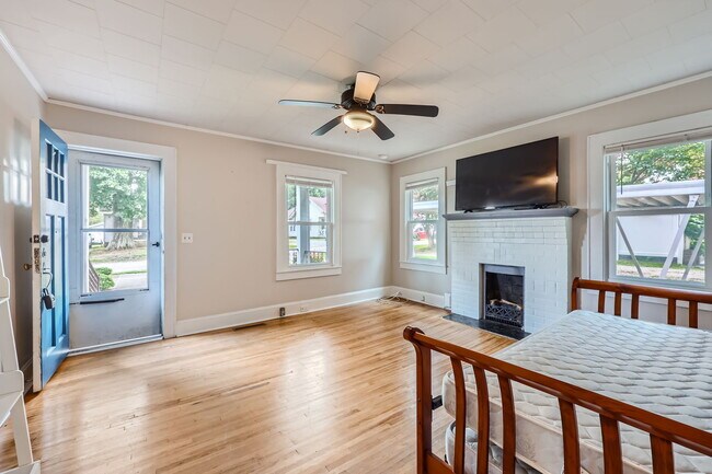 Photo - 903 Hillcrest St